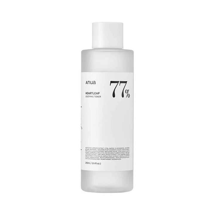 Anua - 
Heartleaf 77% Soothing Toner produkt billede, gennesigtig flaske med hvid ediket , sort skrift og en hvid baggrund